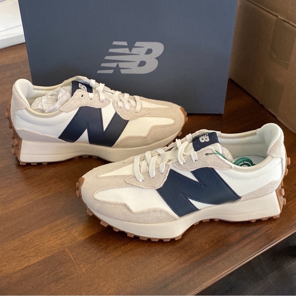New Balance 327-Moonbeam NWT